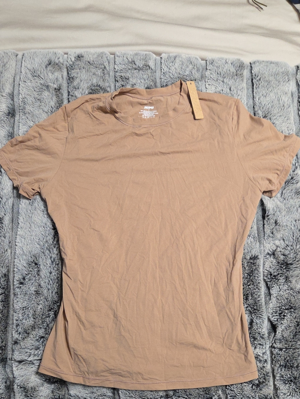 SKIMS Short Sleeve Crewneck Tee in Sienna